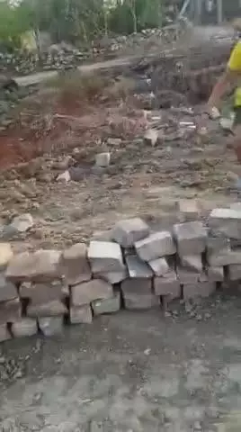 थाना शंकरगढ़ के अंतर गत ग्राम बसहरा उपरहार में बुद्धसेन कोल पिता पिता मिठाई लाल के जमीन पर दबंगों का जबरियां कब्जा
