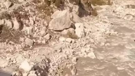 मोरंग: किन्नौर के आकपा समीप सतलुज नदी का जलस्तर बढ़ा, पर्यटकों को नदी के करीब न जाने की चेतावनी दी गई