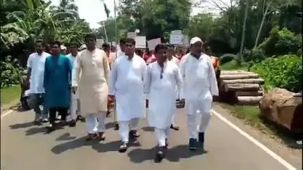 ভগবানপুর ১: ভগবানপুর-১ব্লক তৃণমূল কংগ্রেসের উদ্যোগে বাংলা নববর্ষ উপলক্ষে বর্ণাঢ্য শোভাযাত্রার মধ্য দিয়ে আজ পালিত হল পশ্চিমবঙ্গ দিবস
