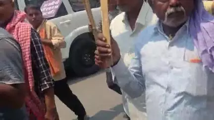 Lohar samaj ke apana hak ke leye jate  praman  Patra sudharne karne ke liye 
Bihar sarkar se mang karte hue