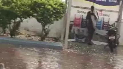 कल यानी की तारीख की 14 4.2025 को मांझी छपरा में बारिश का यह नजारा साथ ही साथ ओला गिरने का यह नजारा है आप देख सकते हैं