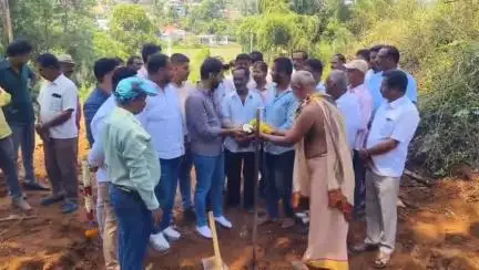 ಸೋಮವಾರಪೇಟೆ: ಪಟ್ಟಣದ ಚೌಡ್ಲು ಗ್ರಾಮದಲ್ಲಿ ತಡೆಗೋಡೆ ನಿರ್ಮಾಣಕ್ಕೆ ಶಾಸಕ ಮಂತರ್‌ಗೌಡ ಭೂಮಿ ಪೂಜೆ