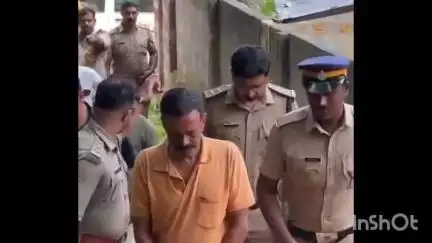പെരിന്തല്‍മണ്ണ: ആലിപ്പറമ്പിൽ അയൽവാസിയെ കുത്തിക്കൊന്ന സംഭവത്തിൽ പ്രതിയുമായി പോലീസ് സംഭവ സ്ഥലത്ത് തെളിവെടുപ്പ് നടത്തി
