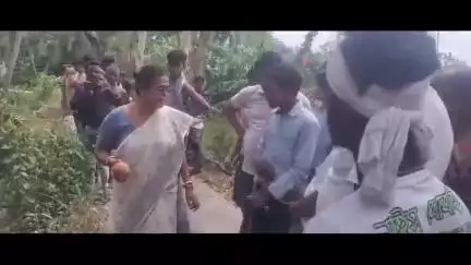 চণ্ডীপুর: রায়চক বুথে আজ একটি কংক্রিটের ঢালাই নিকাশি নির্মাণের শুভ উদ্বোধন করেন জেলা পরিষদের শিক্ষা কর্মাধ্যক্ষ অপর্ণা ভট্টাচার্য