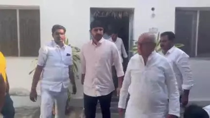 వీణవంక: పోతిరెడ్డిపల్లి గ్రామంలో TRS పార్టీ సీనియర్ నాయకుడు పరిపాటి రవీందర్ రెడ్డిని పరామర్శించిన ఎమ్మెల్యే పాడి కౌశిక్ రెడ్డి