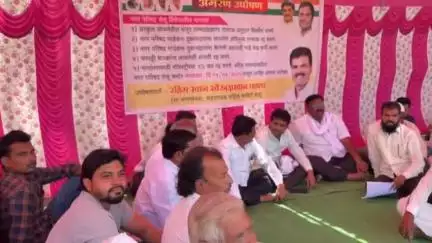 सेलू: नागरिकांच्या व व्यापाऱ्यांच्या विविध प्रश्नी काँगेस शहर अध्यक्षांचे सेलू नगरपालिकेसमोर उपोषण #Jansamasya
