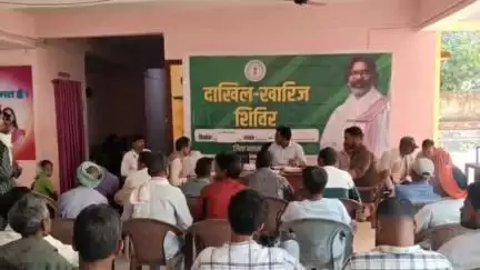 बेरो: बेड़ो प्रखंड मुख्यालय में दाखिल-खारिज मामलों के निष्पादन के लिए विशेष शिविर का आयोजन