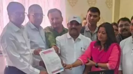 कटकमदाग: झारोटेफ ने कटकमदाग में 11 सूत्री मांगों को लेकर किया विरोध प्रदर्शन, प्रखंड विकास पदाधिकारी को सौंपा ज्ञापन