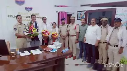గీసుగొండ: గీసుకొండ పోలీస్ స్టేషన్ పరిధిలో *ఫోక్సో కేసులో నిందితుడికి జీవిత ఖైదీ శిక్ష పడటంలో కృషి చేసిన అధికారులకు సత్కారం