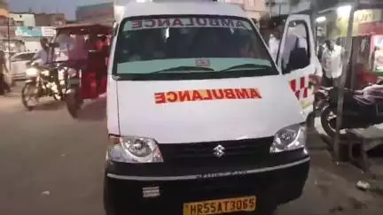 प्रतापगढ़-एंबुलेंस में सवारी देख ट्रैफिक पुलिस ने रोका, एंबुलेंस के अंदर से निकले दर्जन भर सवारी।
#reel #viral