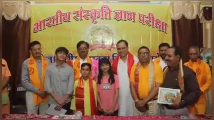 नलखेड़ा: नलखेड़ा में अखिल विश्व गायत्री परिवार ने आयोजित किया सम्मान समारोह, विद्यार्थियों को किया सम्मानित