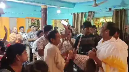 श्री श्री राधा गोविंद मंदिर पंचमोड़ में आयोजित अष्ठम प्रहर श्री हरि नाम संकीर्तन।
#jharkhand #चक्रधरपुर Ckp Headlines