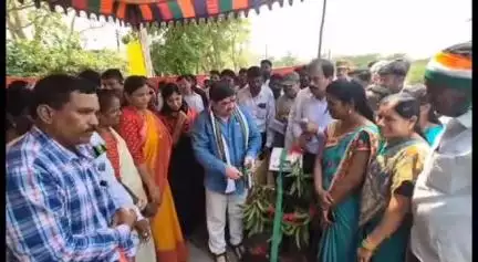 భీమదేవరపల్లి: భీమదేవరపల్లి ఐకేపీ కొనుగోలు కేంద్రం, ఇందిరమ్మ ఇల్లు, భూమి పూజ, ఇందిరా మహిళా శక్తి వాహనాన్ని ప్రారంభించిన మంత్రి ప్రభాకర్