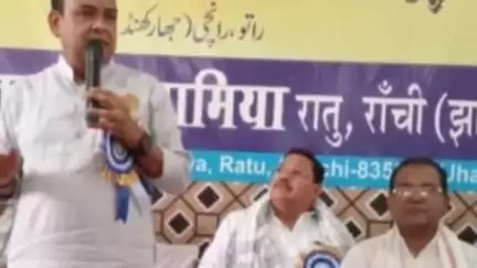 रातू: रांतू में ईद मिलन समारोह में स्वास्थ्य मंत्री डॉ. इरफान अंसारी शामिल हुए