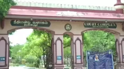 ஸ்ரீவில்லிபுத்தூர்: நீதிமன்றத்தில் முன்னாள் அதிமுக அமைச்சர் மீது மாவட்ட குற்றப்பிரிவு போலீசார் ஆன்லைனில் குற்றப் பத்திரிக்கை தாக்கல் செய்தனர்