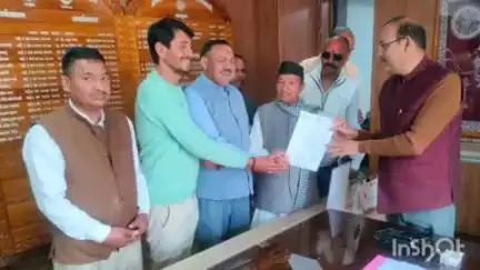 भनोली: दन्या-आरासलपड़ मोटर मार्ग में खराब डामरीकरण की जांच की मांग को लेकर जागेश्वर विधायक मोहन सिंह मेहरा ने डीएम से की मुलाकात