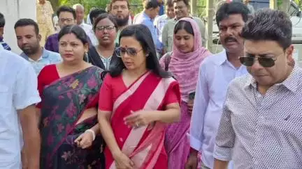 করিমপুর ২: দীঘলকান্দি গ্রাম পঞ্চায়েতের গোবিন্দপুর ও তারকগঞ্জ গ্রামের মধ্যে ভৈরব নদীর উপর কালভার্ট নির্মাণের শিলান্যাস