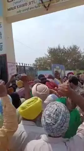 ਮੌੜ: ਪਿੰਡ ਮੌੜ ਖੁਰਦ ਵਿਖੇ ਐਮਐਲਏ ਸੁਖਬੀਰ ਸਿੰਘ ਮਸਿਰਖਾਨੇ ਦਾ ਦੂਜੇ ਦਿਨ ਵੀ ਵਿਰੋਧ ਕਿਸਾਨਾਂ ਨੇ ਕੀਤਾ