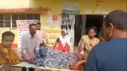 बेरो: बेड़ो थाना क्षेत्र के साई मंदिर रोड पर पति ने कुदाल से पत्नी को घायल किया, घायल पत्नी को रिम्स रेफर किया गया