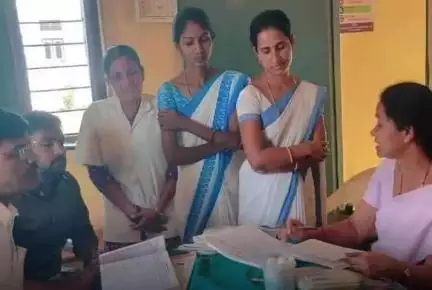 తాడ్వాయి: కన్కల్ ఆరోగ్య ఉప కేంద్రాన్ని సందర్శించిన జిల్లా పబ్లిక్ హెల్త్ నర్స్ జానాబాయి
