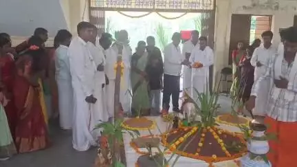 ತುರುವೇಕೆರೆ: ಪಟ್ಟಣದ ಜಾನಪದ ಉತ್ಸವದಲ್ಲಿ 'ಮೂಡಲ್ ಕುಣಿಗಲ್ ಕೆರೆ' ಹಾಡು ಹಾಡಿದ ಶಾಸಕ ಎಂ.ಟಿ ಕೃಷ್ಣಪ್ಪ