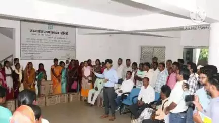 सिल्ली: सिल्ली में जनजातीय क्षेत्रीय योजना अंतर्गत सिलाई मशीन का किया गया वितरण