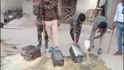 সবং: পিংলার বেশ কয়েকটি এলাকায় অভিযান চালিয়ে চোলাই মদ ও চোলাই মদ তৈরির সরঞ্জাম নস্ট করলো সবং সার্কেলের আবগারি দপ্তর