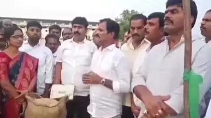 బీబీ నగర్: కాంగ్రెస్ ప్రభుత్వం ధాన్యం కొనుగోలు చేసిన 3 రోజుల్లోనే నగదును రైతుల ఖాతాలలో జమ చేస్తుంది: MLA కుంభం అనిల్ కుమార్ రెడ్డి