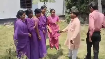 খেজুরি ২: খেজুরি গ্রাম পঞ্চায়েতের অফিস এলাকায়  উজান ওয়েলফেয়ার ট্রাস্টের উদ্যোগে আজ অনুষ্ঠিত হল বৃক্ষরোপন কর্মসূচি