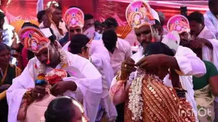 ನವಲಗುಂದ: ಶಾನವಾಡ ಗ್ರಾಮದಲ್ಲಿ ಸಾಮೂಹಿಕ ವಿವಾಹ ಕಾರ್ಯಕ್ರಮದಲ್ಲಿ ಸಚಿವ ಸತೀಶ್ ಜಾರಕಿಹೊಳಿ ಭಾಗಿ