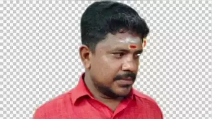 நிலக்கோட்டை: திமுக நிர்வாகி கைது - கோம்பைபட்டியில் அனுமதியின்றி விற்பனை செய்த மதுபாட்டில்களை உடைத்து பொதுமக்கள் போராட்டம் எதிரொலி