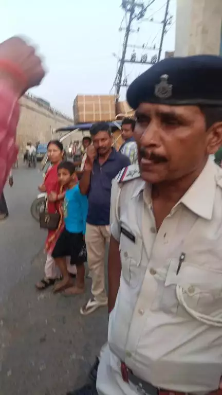 mananiy Chandni chauk per traffic inspector Santosh Kumar dwara rishwat ₹500 mange Gaye nahin Dene per unhone driver ke