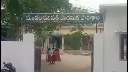 నారాయణపూర్: పుట్టపాక గ్రామంలోని ప్రభుత్వ పాఠశాలలో బడిబాట కార్యక్రమాన్ని ప్రారంభించిన ఎంఈఓ శ్రీనివాస్