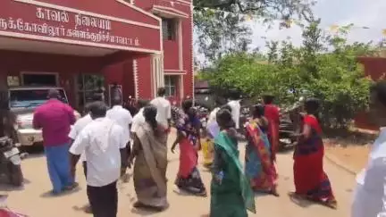 திருக்கோயிலூர்: பெரியானூர் கிராமத்தில் 7 லட்சம்  மோசடி செய்த மகளிர் சுய உதவி குழு நடத்திய தலைவிகள் மீது நடவடிக்கை எடுக்க  குழுவினர் காவல் நிலையத்தில் புகார்