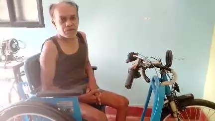 मैं सुदर्शन वैष्णव ग्रामबेलसरा थाना तहसील तखतपुर जिला बिलासपुर छत्तीसगढ़ का निवासी हूं और मै दोनों पैर हाथ से80% दिव्यां