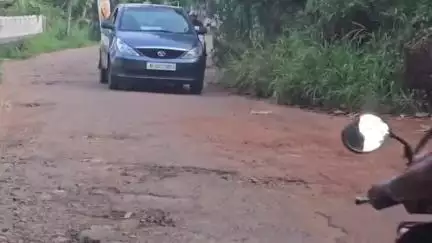 കുന്നംകുളം: തലക്കോട്ടുകാര കൈപ്പറമ്പ് റോഡിന്റെ ശോചനീയാവസ്ഥ യാത്രക്കാർക്ക് ദുരിതമാകുന്നു #localissue