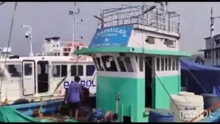 मालवण: मालवण समुद्रात दोन एलईडीद्वारे मासेमारी करणाऱ्या नौका पकडल्या, सिंधुदुर्ग मत्स्य विभागाची धडक कारवाई