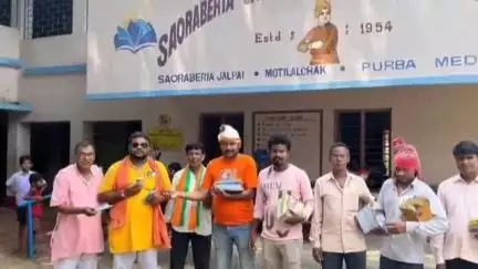 নন্দকুমার: সাওড়াবেড়্যা জালপাই বাড়চাটা প্রাথমিক স্কুলের ছাত্র ছাত্রীদের খাতা পেন প্রদানের মাধ্যমে আজ গ্রাম চলো কর্মসূচি করলো BJP