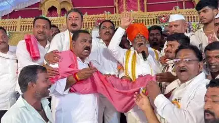 शिरूर कासार: राक्षसभुवन नारळी सप्ताहास आ. सुरेश धस यांची उपस्थिती