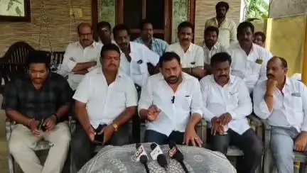 మా నాయకుడు ఎమ్మెల్యే రామకృష్ణారెడ్డి పై తప్పుడు ఆరోపణలు చేయడం సరికాదు. పెదపూడి ఆత్మ కమిటీ మాజీ చైర్మన్ తిరుపతిరావు