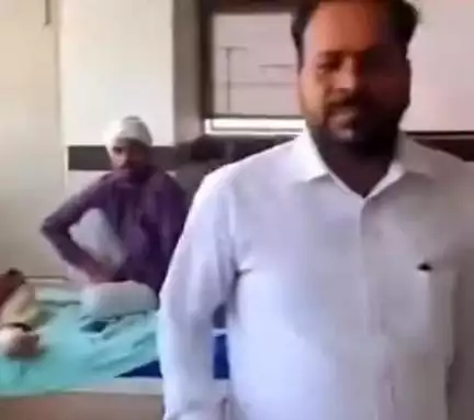 राजस्थान के कोटा में डॉक्टर्स ने बेटे की जगह बाप का ऑपरेशन कर दिया..🧐😱🫣
#doctor #Rajasthan #Kota #reel #viral
