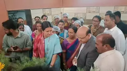 ಹರಿಹರ: ಹರಿಹರದ ಸಾರ್ವಜನಿಕ ಆಸ್ಪತ್ರೆಗೆ ಜಿ ಪಂ ಸಿಇಓ ದಿಢೀರ್ ಭೇಟಿ; ಅಧಿಕಾರಿಗಳಿಗೆ ತರಾಟೆ