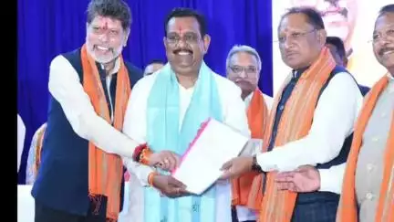 शहीद स्मारक भवन में लौह शिल्पकार विकास बोर्ड के नवनियुक्त अध्यक्ष श्री प्रफुल्ल विश्वकर्मा का पदभार ग्रहण समारोह