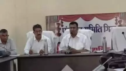 गिड़ा: पंचायत समिति गिड़ा के सभागार में ग्रामीण विकास एवं पंचायती राज विभाग की सभी योजनाओं की समीक्षा बैठक आयोजित