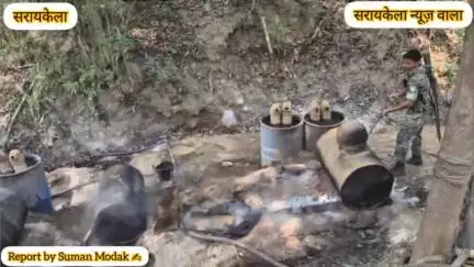 पुलिस ने छापेमारी कर 550 लीटर जावा महुआ शराब को किया नष्ट, 50 लीटर जप्त