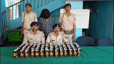 लौरिया: लौरिया पुलिस ने 17 लीटर विदेशी शराब के साथ एक व्यक्ति को बाइक सहित गिरफ्तार किया