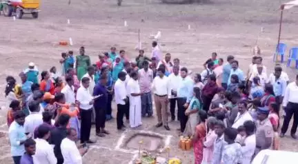 வண்டலூர்: பாலூர் ஊராட்சியில் கலைஞர் கனவு இல்லம் திட்டத்தின் கீழ் ஒதுக்கீடு செய்யப்பட்டட 4000 அளவீடு செய்யும் பணிகளை மாவட்ட ஆட்சியர் துவக்கி வைத்தார்