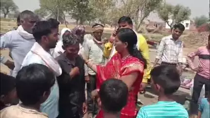 सूरौठ: बाईजटट में आगजनी से 3 परिवारों की 30 बकरियां जिंदा जल गईं, MLA अनीता जाटव ने पीड़ितों को बंधाया ढांढस