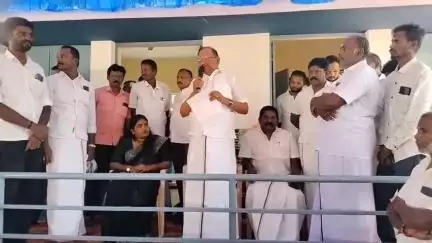 திருமயம்: கல்வியும் மருத்துவத்தையும் இரு கண்களாக நினைத்து செயல்படும் அரசு தமிழக அரசு திருமயத்தில் அமைச்சர்கள் பெருமிதம் தெரிவித்து உரையாற்றினார்