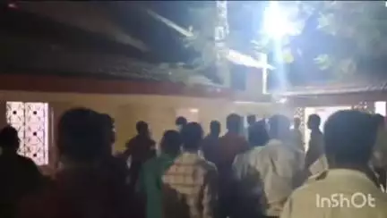 करमाळा: राष्ट्रवादी तालुकाध्यक्ष संतोष वारे यांना बागल गटाचे नेते दिग्विजय बागल यांच्याकडून करमाळा शहरातील एका हॉटेलमध्ये मारहार